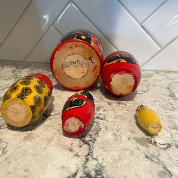 Hand painted nesting dolls - Picture 2 of 4
